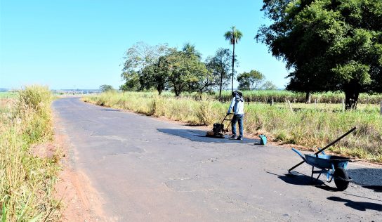 Vicinal Natal Breda recebe operação emergencial  de tapa-buraco para manutenção da via
