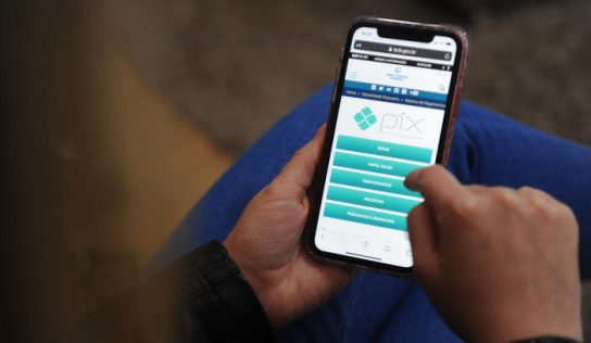 Caixa suspende cobrança de Pix para pessoa jurídica