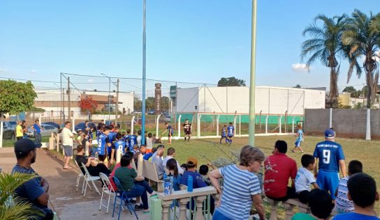 Mais de 70 crianças participam de jogo de futebol especial no “Dia do Amigo”