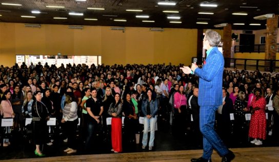 Palestra de Leo Fraiman marca início do replanejamento escolar para o segundo semestre letivo em Olímpia