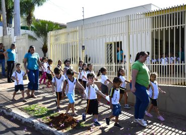 Dia da Árvore é marcado por plantio de mudas  e ações educativas da Tenda Itinerante