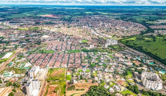 Pesquisa da Decolar aponta Olímpia entre os 20 destinos nacionais com maior procura por hospedagem no feriado