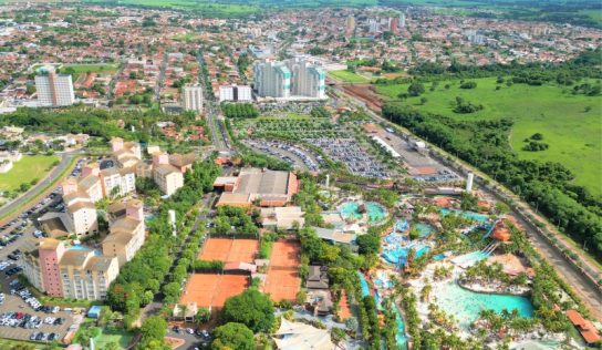 Mais de 70 mil turistas devem passar por Olímpia no feriado  prolongado da Padroeira e Dia das Crianças