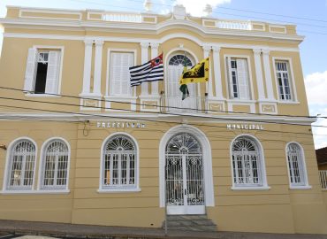 Servidores terão o maior reajuste salarial dos últimos anos com aumento de 8% nos salários e mais de 50% no Auxílio Alimentação