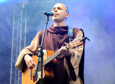 Frei Gilson fará show em Olímpia nas festividades dos 15 anos da Paróquia de São José