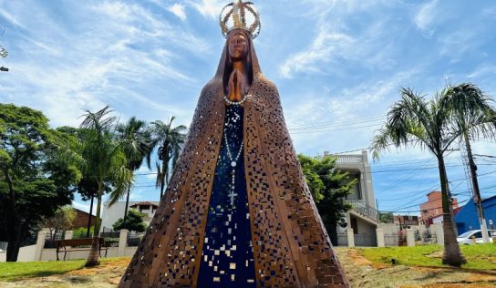 Praça do Santuário recebe monumento de 8 metros de altura em homenagem à Nossa Senhora Aparecida