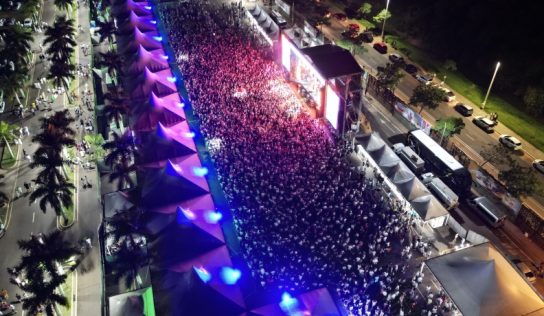 Raça Negra leva mais de 15 mil pessoas para o Réveillon das Águas 2024 com toneladas de alimentos arrecadados