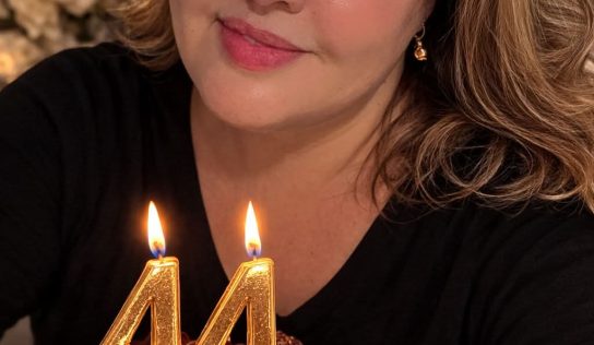 Katiuska Carolina Mauro Thomaz celebra idade nova e recebe homenagem