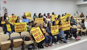 Monitoras pressionam por enquadramento na carreira do magistério em Olímpia