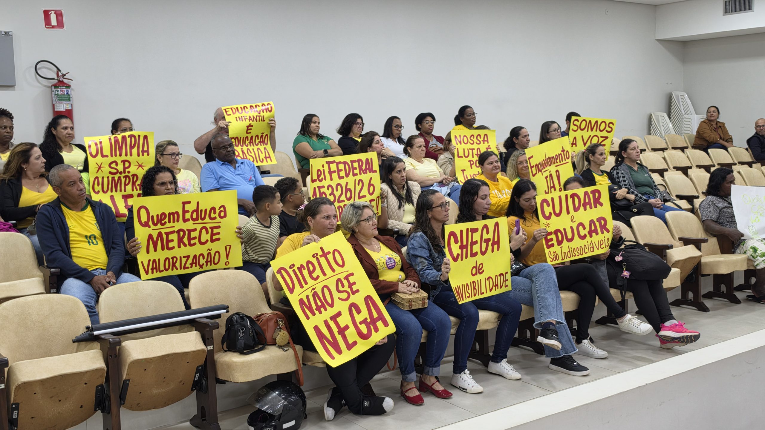 Monitoras pressionam por enquadramento na carreira do magistério em Olímpia