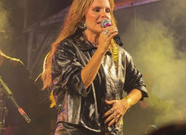 Noite inesquecível: Mariana Fagundes incendeia a Praça da Matriz em Guaraci