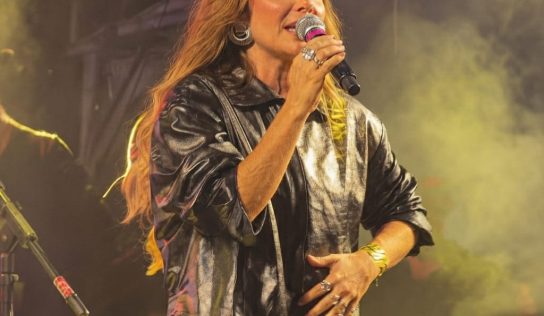 Noite inesquecível: Mariana Fagundes incendeia a Praça da Matriz em Guaraci