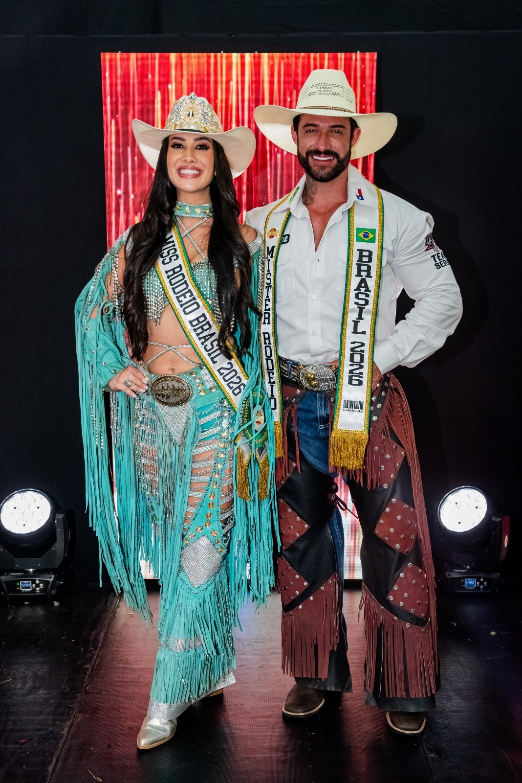 O altar da tradição e da beleza: Maria Eduarda Rodrigues e Thiago Ferrari brilharam no trono nacional